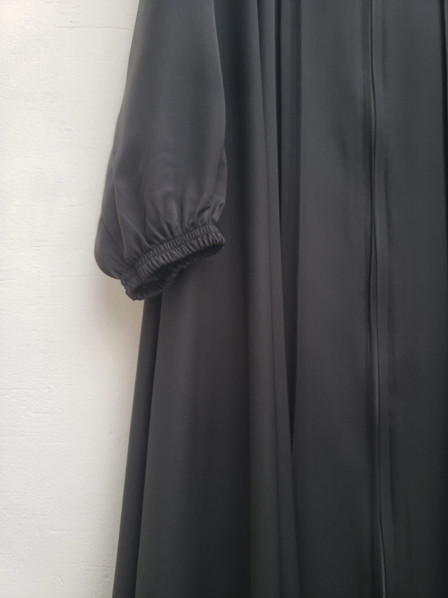 Black Full Zip abaya